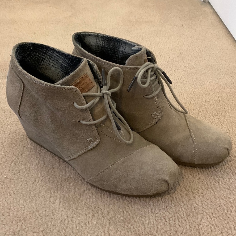TOMS | 10 | Beige Suede-like Tie Up Bootie Wedges